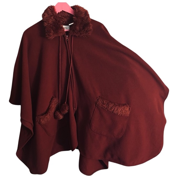 Le Moda Burgundy Fleece Poncho Shawl Cape with Faux Fur Collar - Picture 4 of 7
